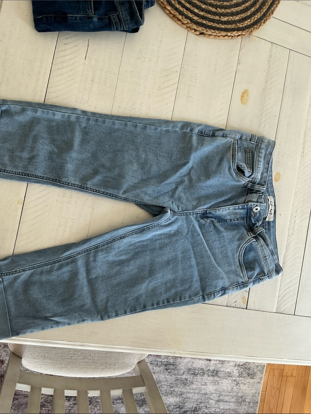 CHARLIE B Light Wash capris Jeans - Pale Blue